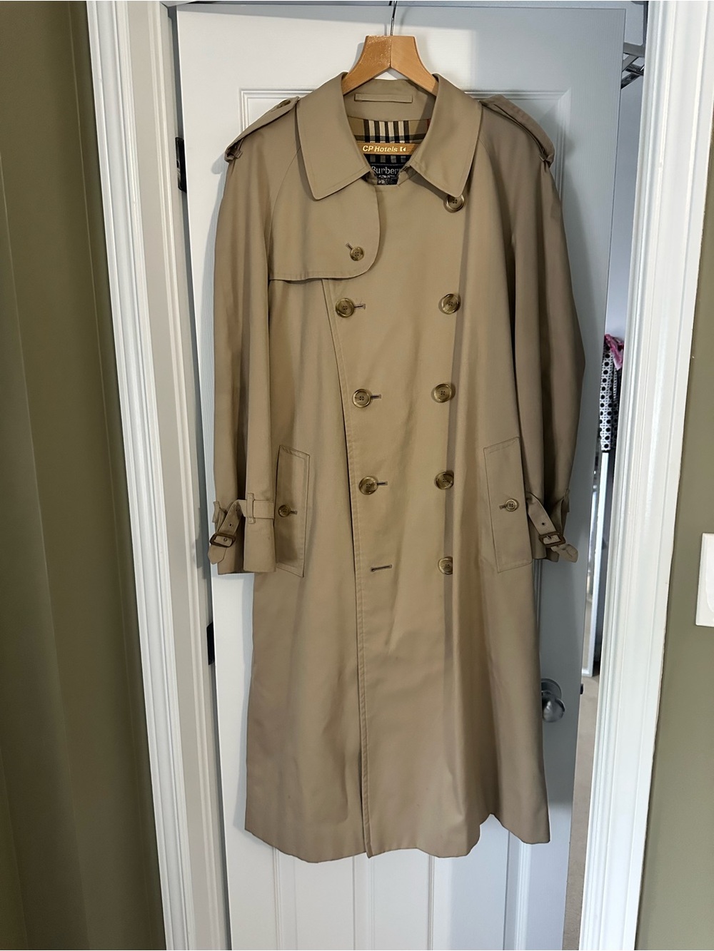 Burberrys Beige Double-Breasted Trench Coat